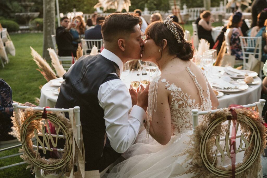 novios brindando foto cena boda madrid fotografía